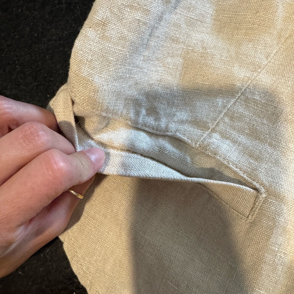 Bella Dahl
Linen Cinch Back Vest - Picture 8 of 13